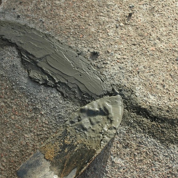 Как самостоятельно заделать трещину в бетонном полу