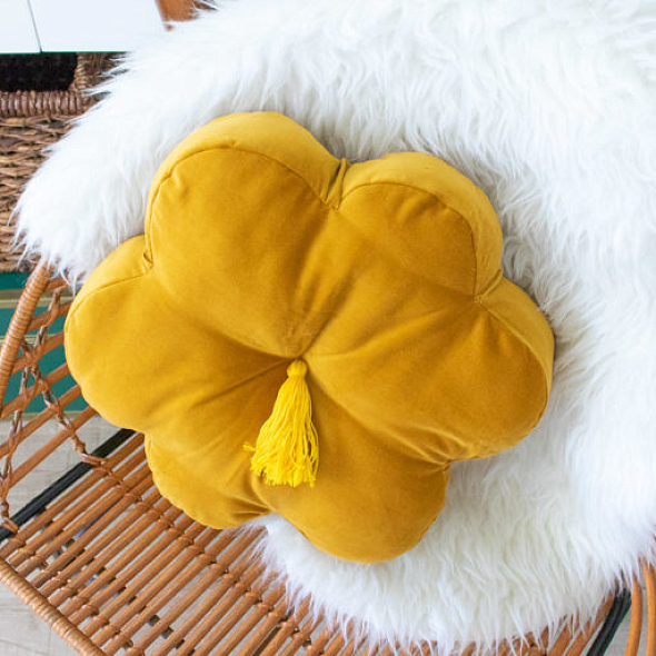 Велюровая DIY-подушка – прекрасный аксессуар для гостиной!