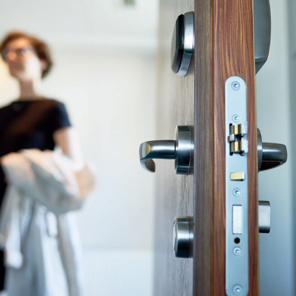 Как правильно устанавливать двери в квартире?