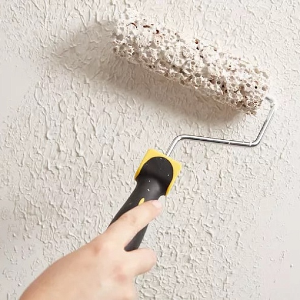 Придаем стене текстуру при помощи валика